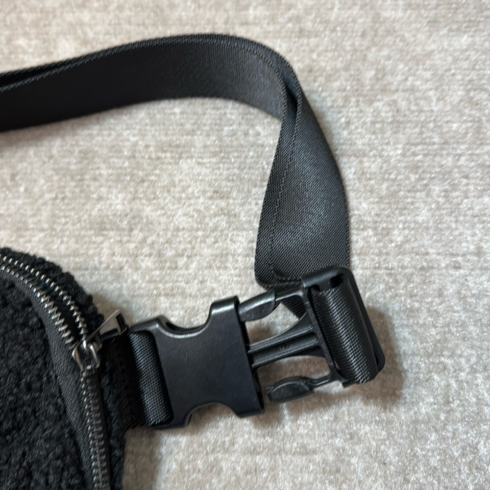 Sherpa‎ Black Belt Bag Zipper Closure Back Zipper Pocket Adjustable Waist Strap - Picture 7 of 7
